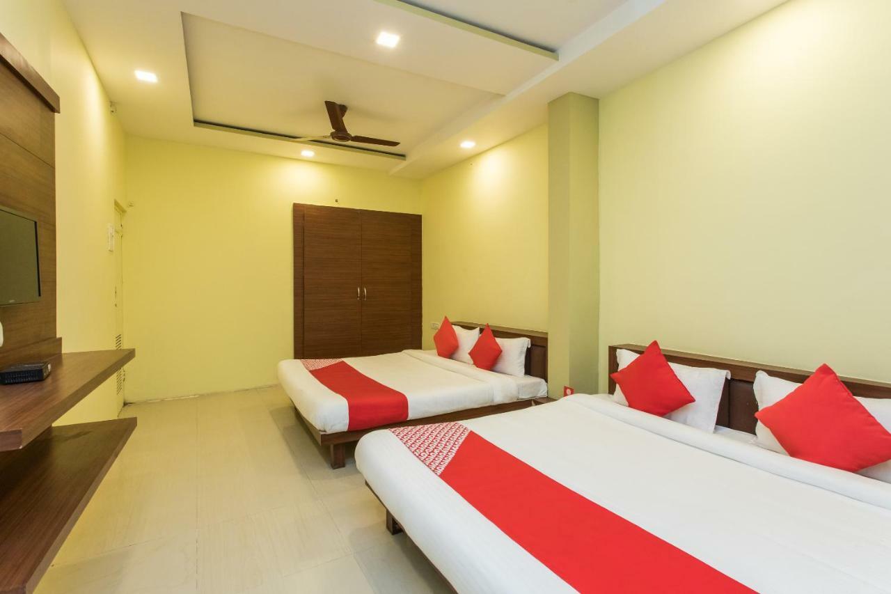 Oyo 17161 Hotel Mahalaxmi Uddzsaín Kültér fotó