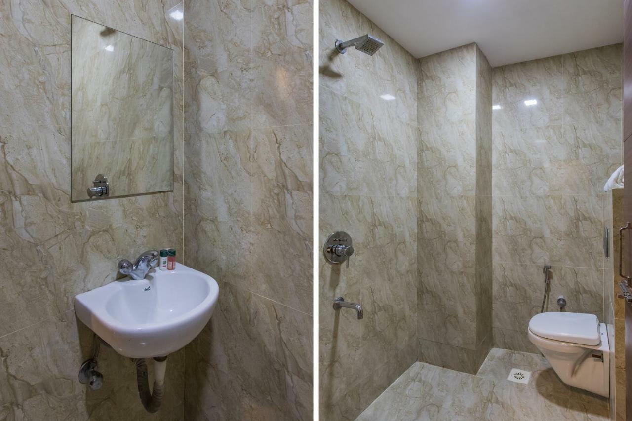 Oyo 17161 Hotel Mahalaxmi Uddzsaín Kültér fotó