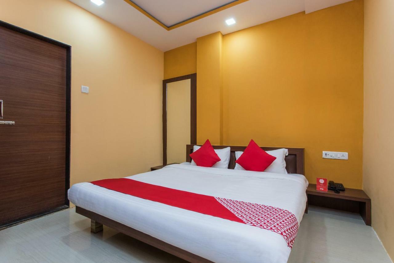 Oyo 17161 Hotel Mahalaxmi Uddzsaín Kültér fotó