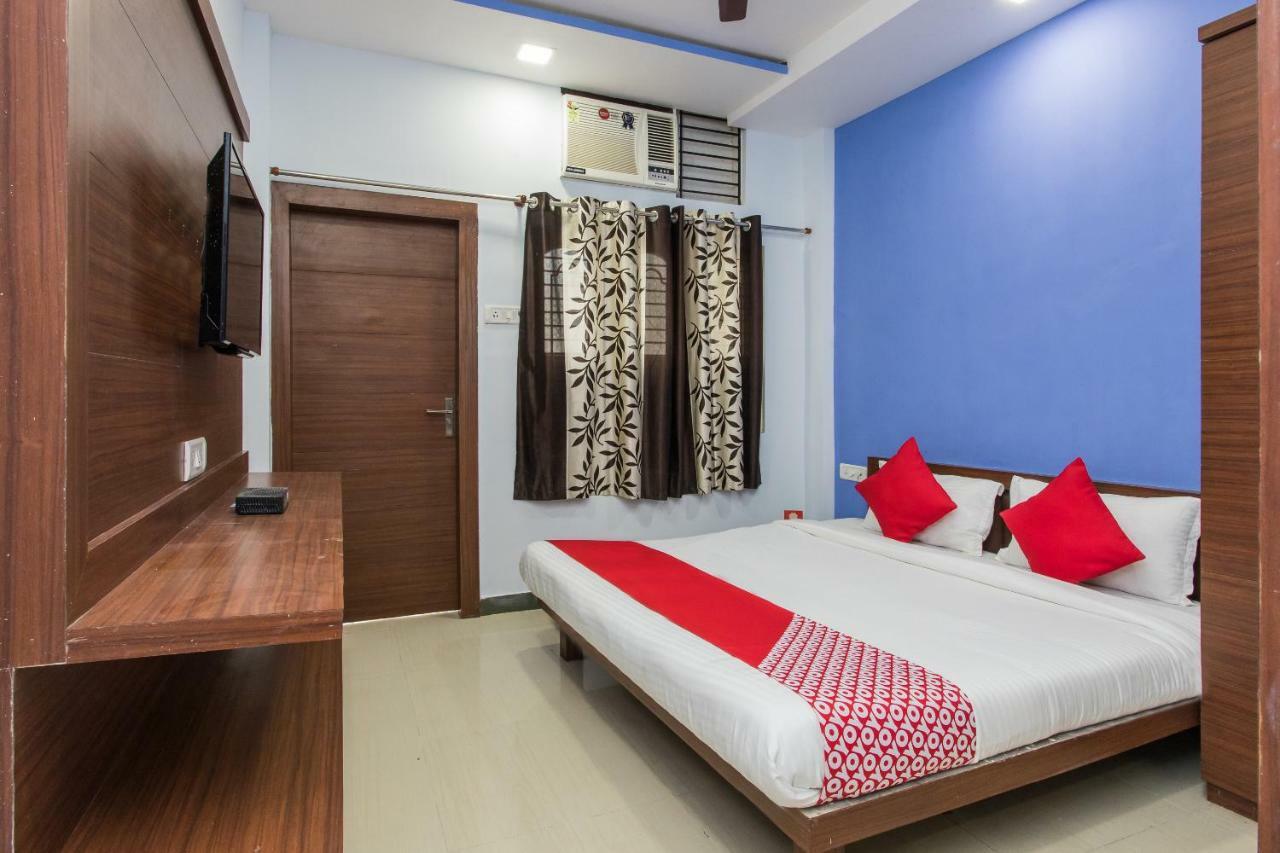 Oyo 17161 Hotel Mahalaxmi Uddzsaín Kültér fotó