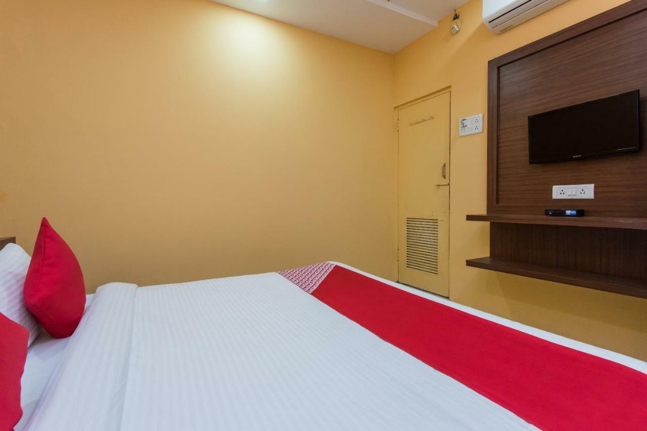 Oyo 17161 Hotel Mahalaxmi Uddzsaín Kültér fotó