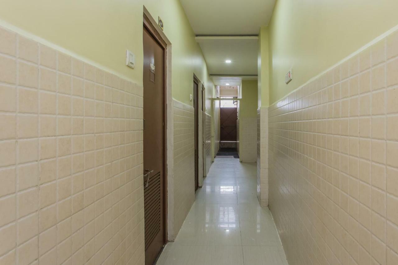 Oyo 17161 Hotel Mahalaxmi Uddzsaín Kültér fotó