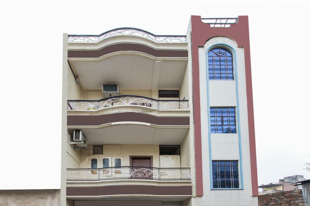 Oyo 17161 Hotel Mahalaxmi Uddzsaín Kültér fotó