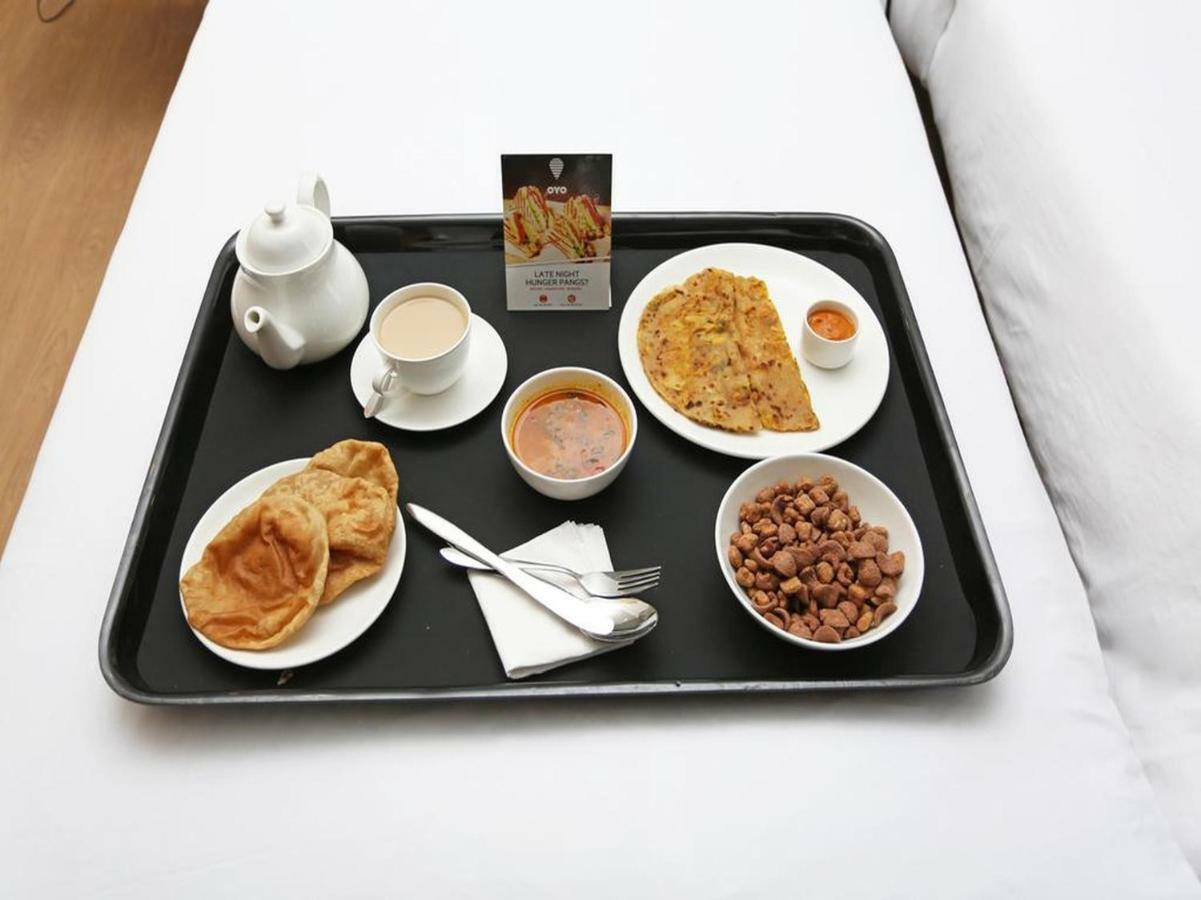 Oyo 17161 Hotel Mahalaxmi Uddzsaín Kültér fotó