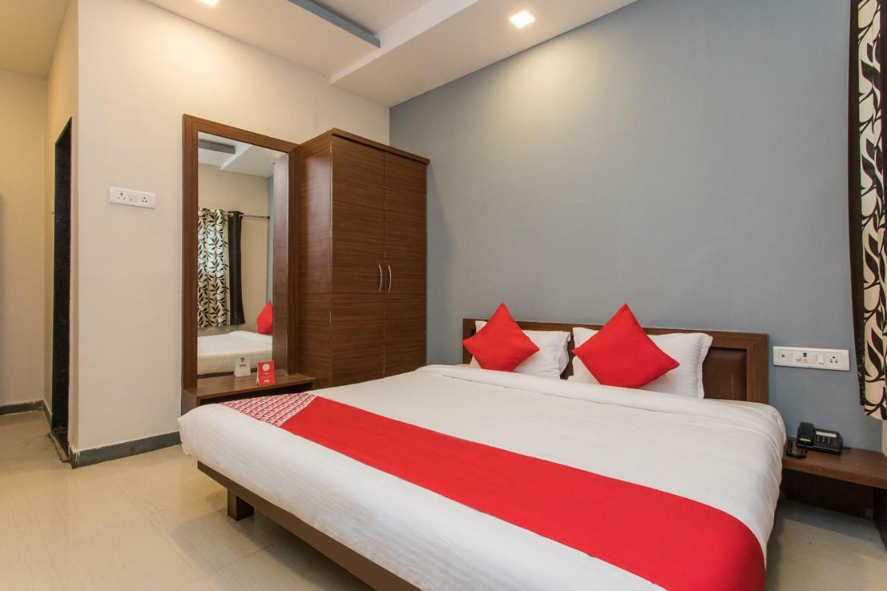 Oyo 17161 Hotel Mahalaxmi Uddzsaín Kültér fotó